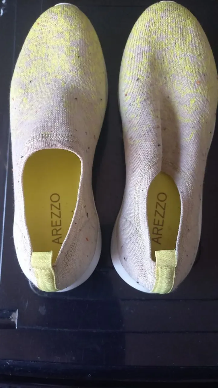Tênis Arezzo Bege com Detalhes