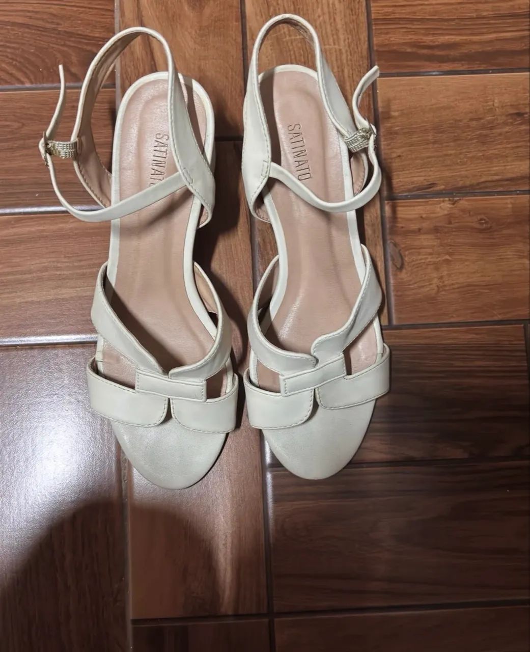 Salto saltinho branco 