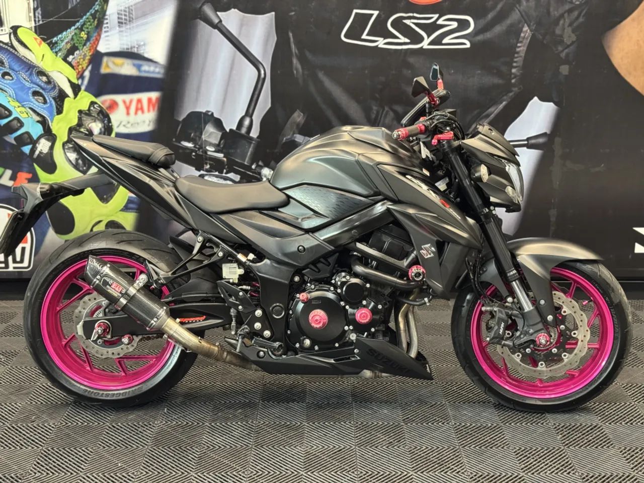 SUZUKI GSX-S 750 Preta C/ Rosa Personalizada C/ Muitos acessórios