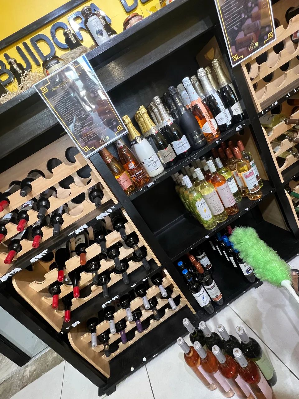 EXPOSITOR COM BASE PARA VINHOS64573990857601122