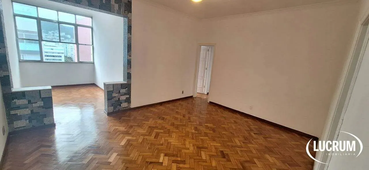 Apto para alugar em Copacabana, andar alto, 3 qts (suíte/armários), dep. complt. e garagem
