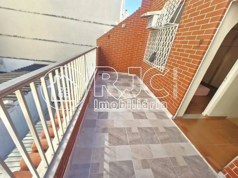 "Viva com Praticidade e Espaço: 110m² e 4 Quartos, a Passos do Metrô, Trem e Comércio Loca