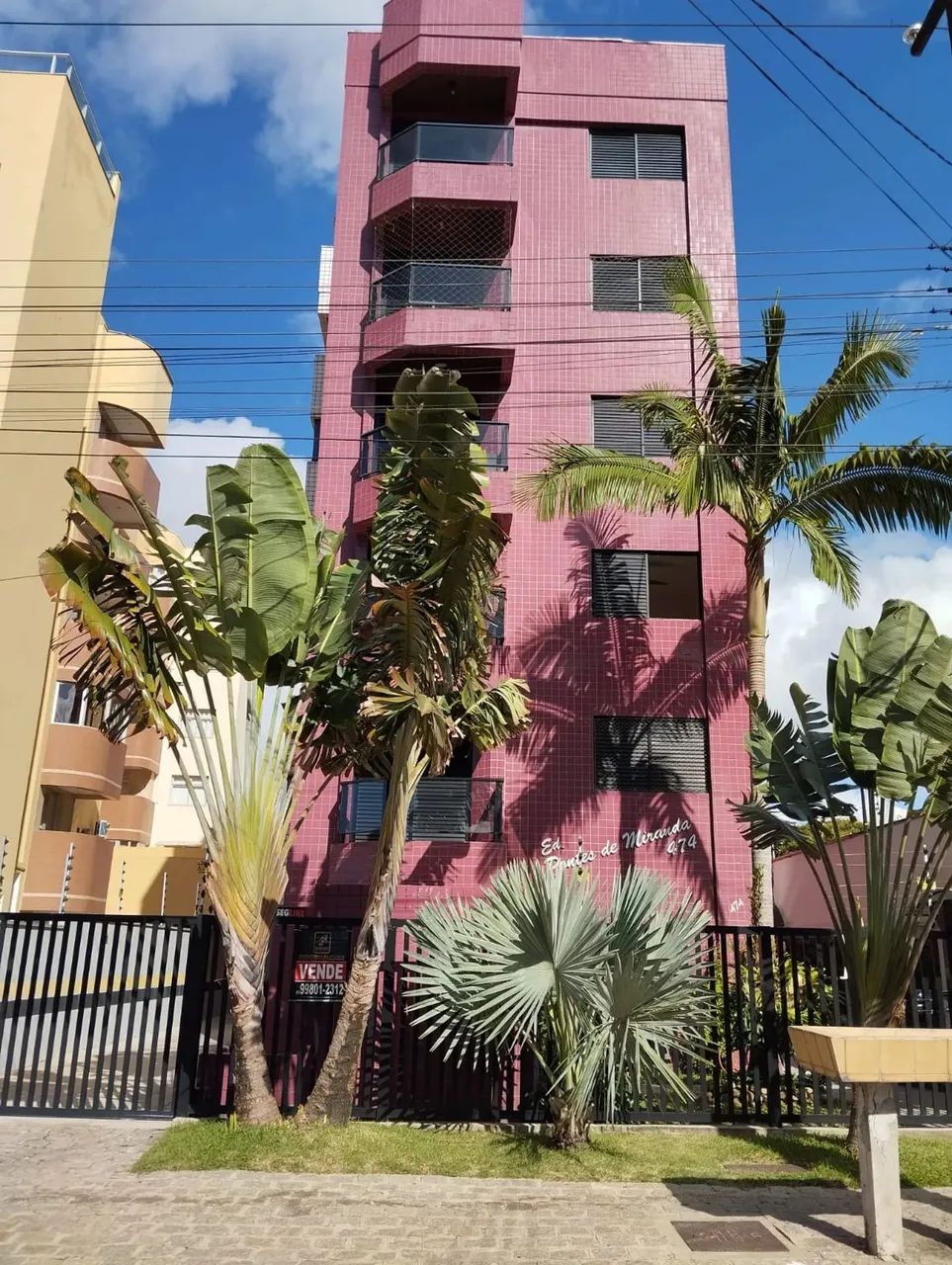Apartamento com Vista para o mar, apenas 50 metros da praia Central!