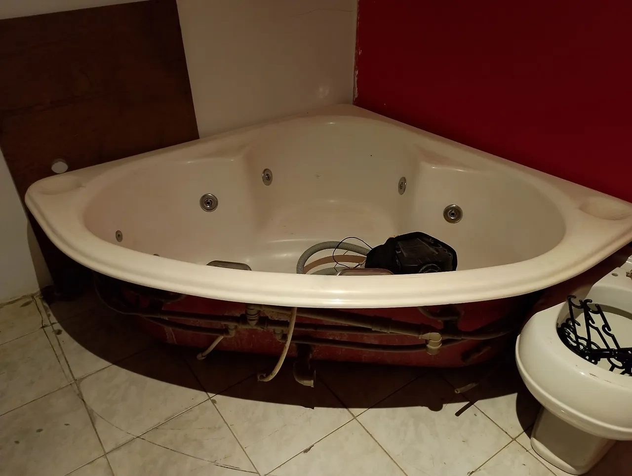 Banheira de Canto com Jatos - Ideal para Relaxar!