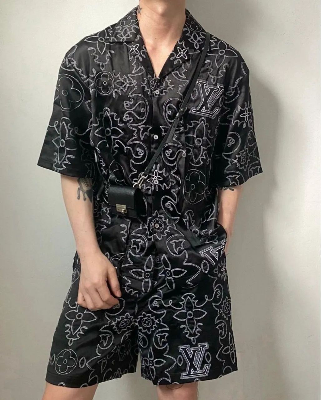 Conjunto de Shorts e Camisa Masculino Preto Louis vuitton 