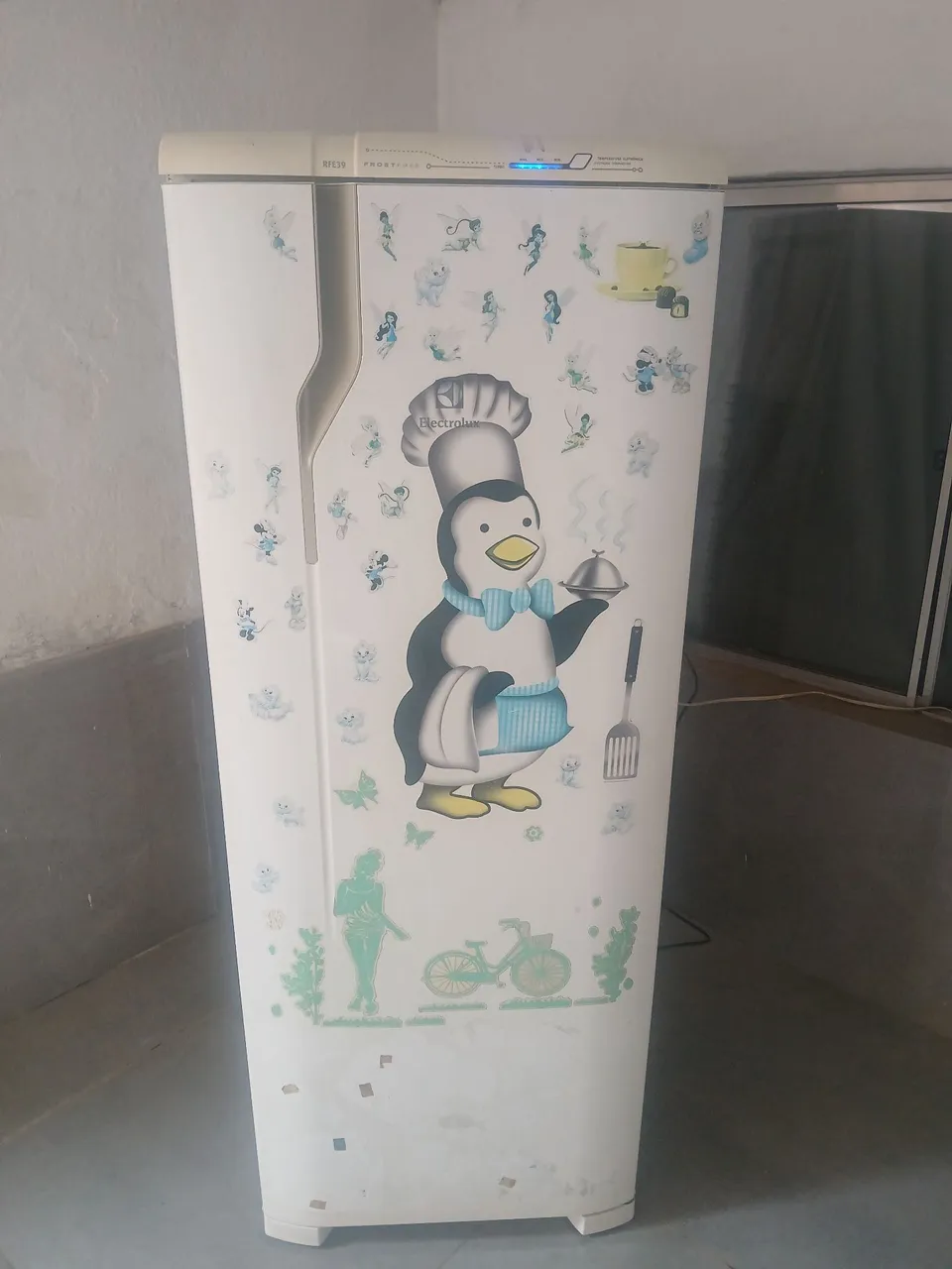 Geladeira Electrolux - Frost Free 240l
