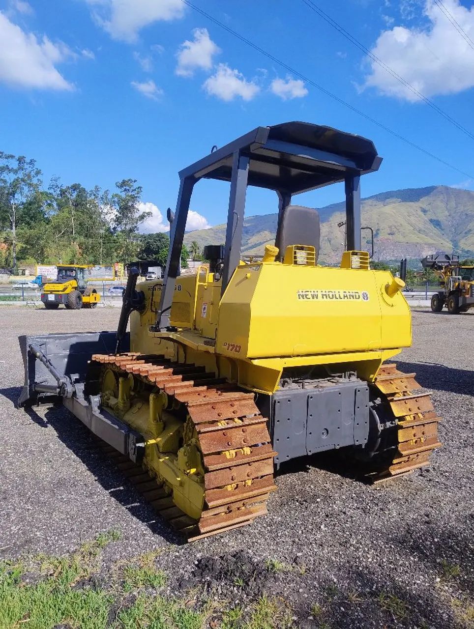 Trator de Esteira New Holland D170 - Foto 4
