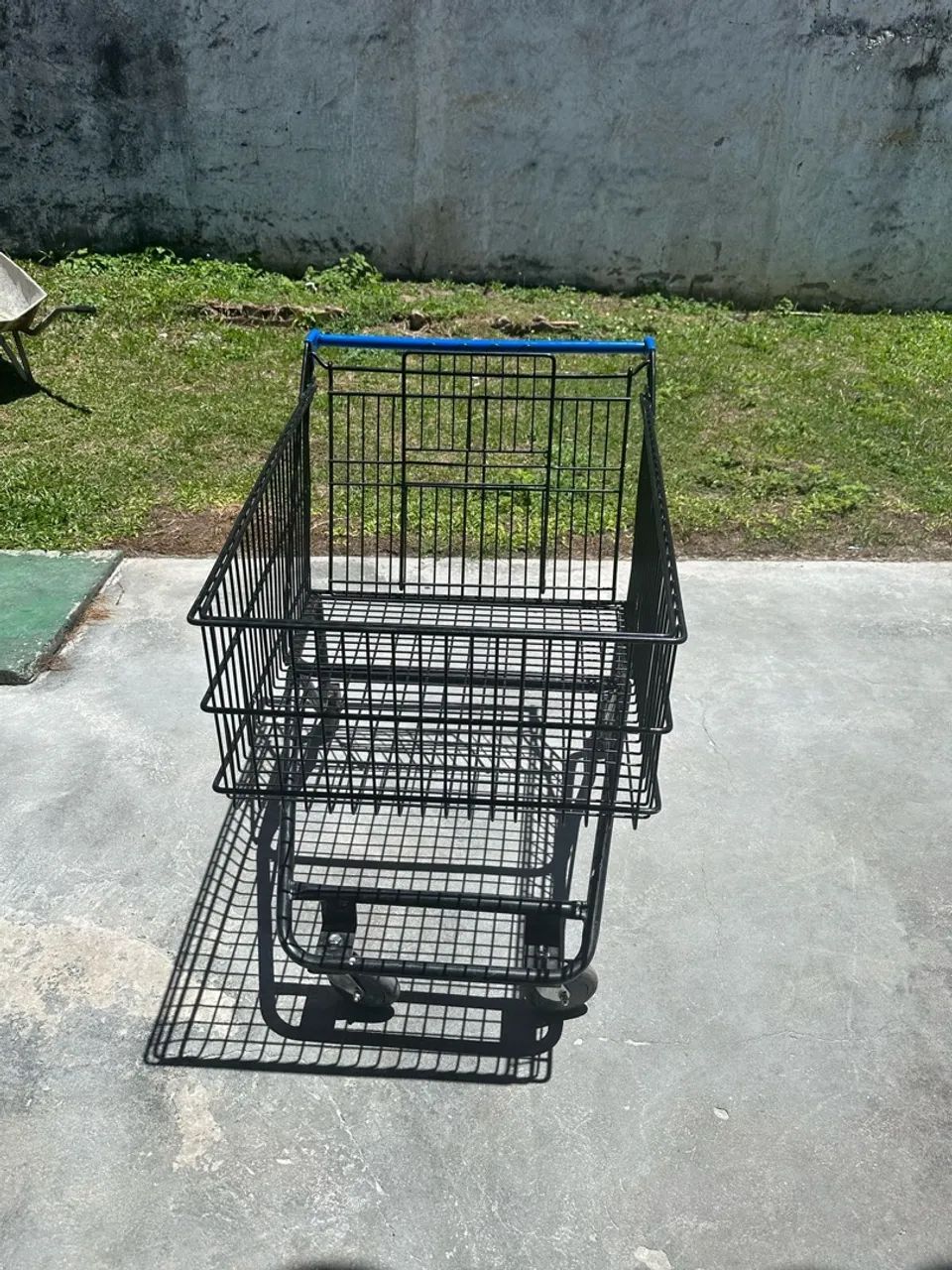 Carrinho de compras em ótimo estado