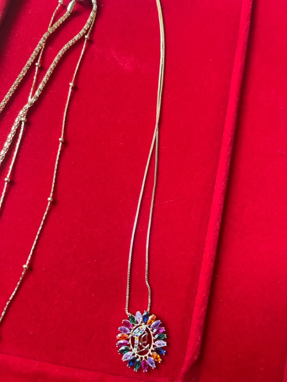 Colar Nossa Senhora Dourado com Pingente Colorido
