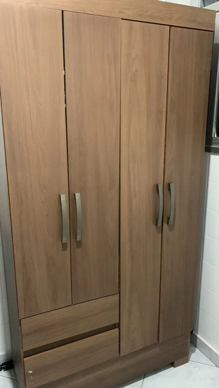 Armário de madeira 3 portas com 2 gavetas