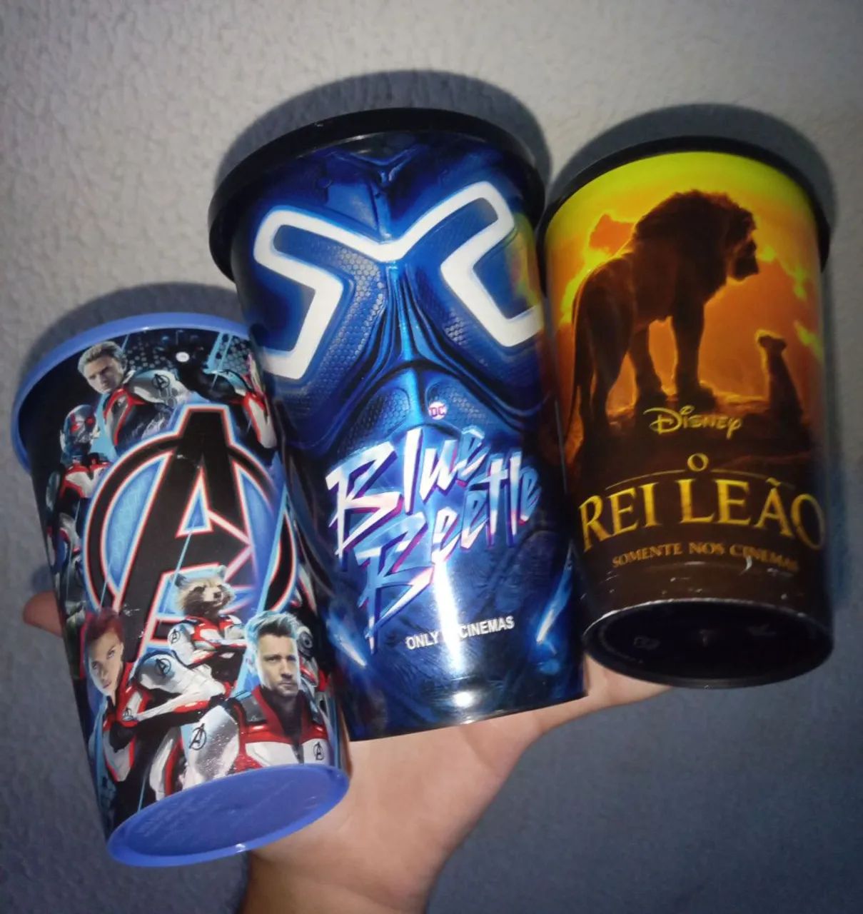 Coleção de Copos de Cinema - Vingadores, Besouro Azul e Rei leão.