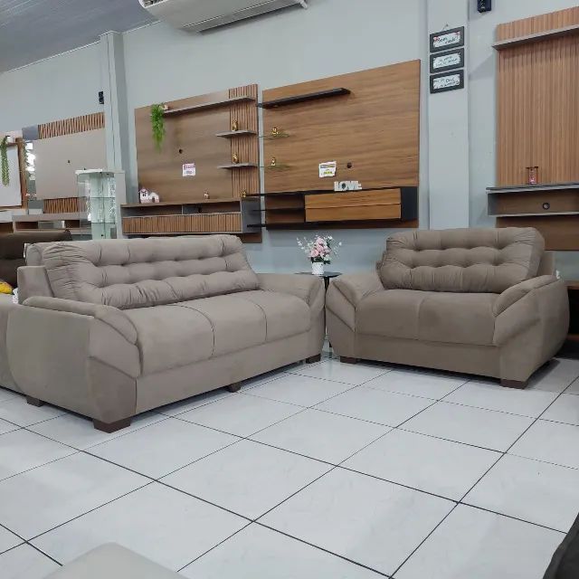 Sofá 2 e 3 lugares com braços acolchoados 