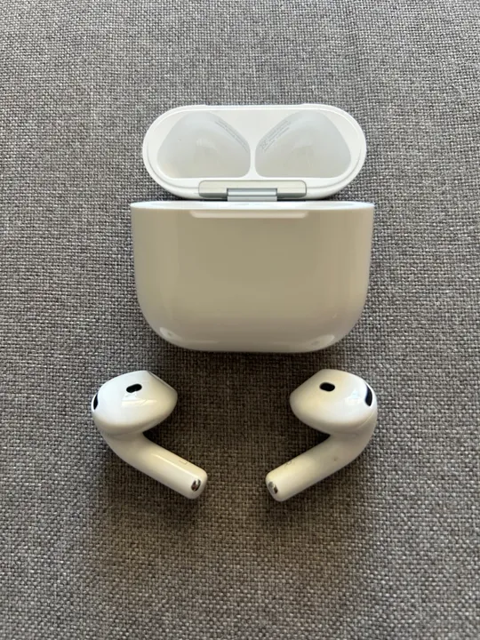 AirPods 4 - Sem Fio - Estado de novo!