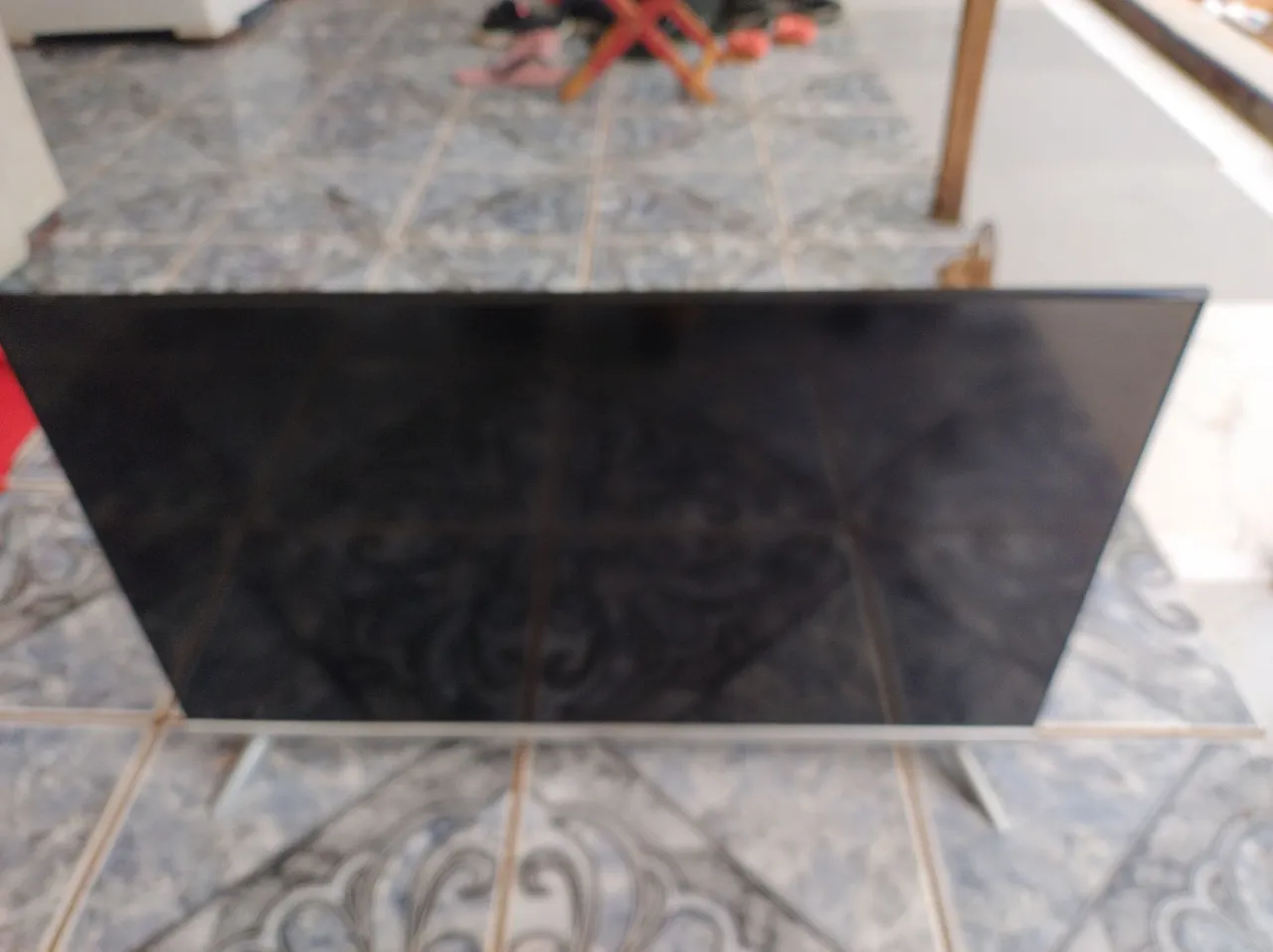 Vendo televisão sem nova . Ela tem 5 meses de uso