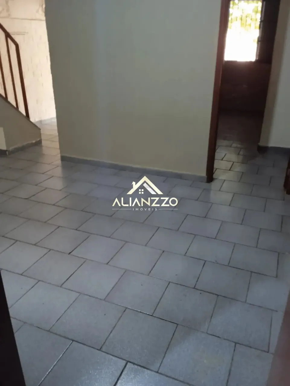 Sobrado Residencial no Bairro Vila Tibério em Ribeirão Preto/SP. Alianzzo Imóveis.