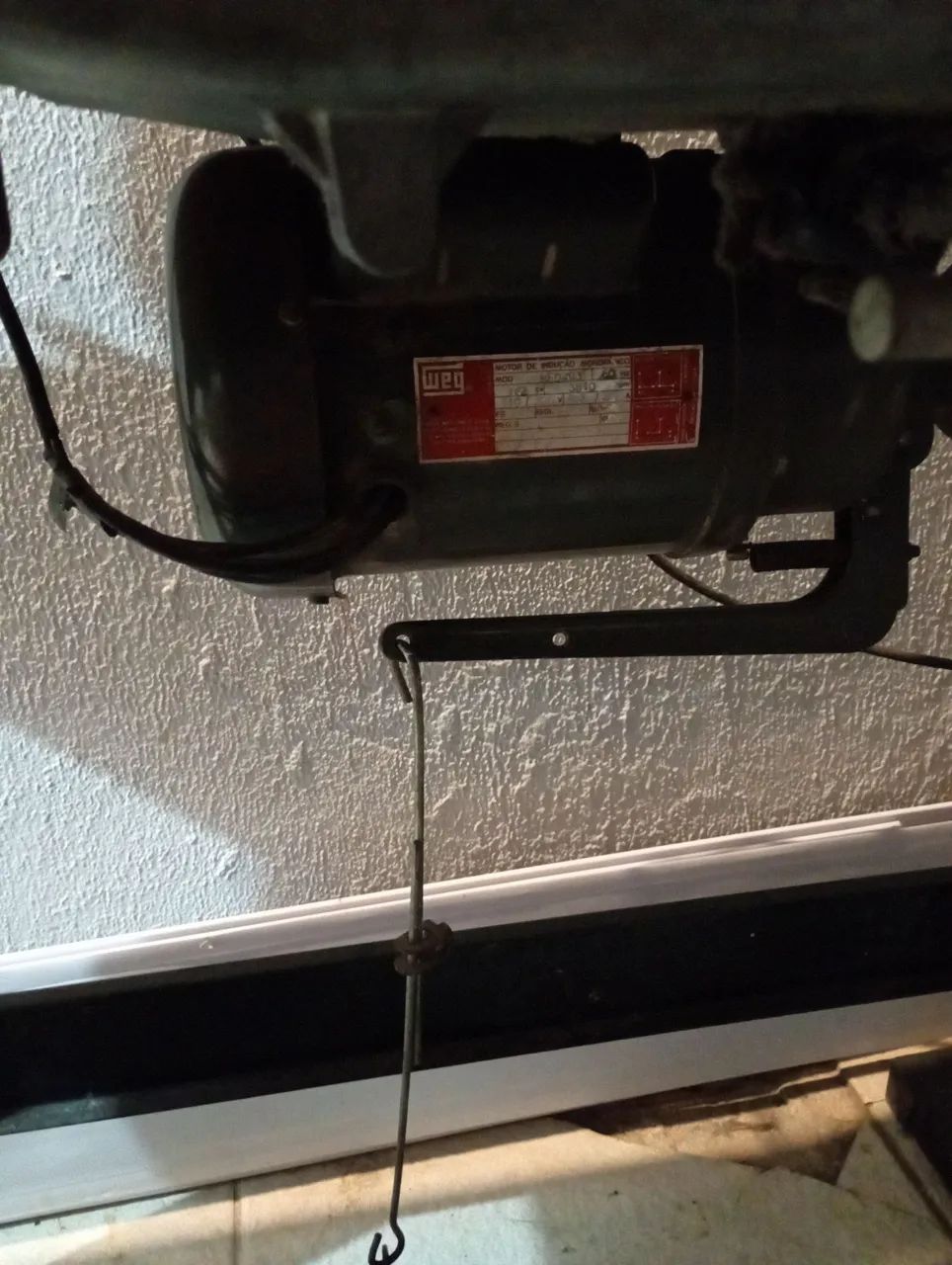 Máquina de costura industrial e outra doméstica  - Foto 3