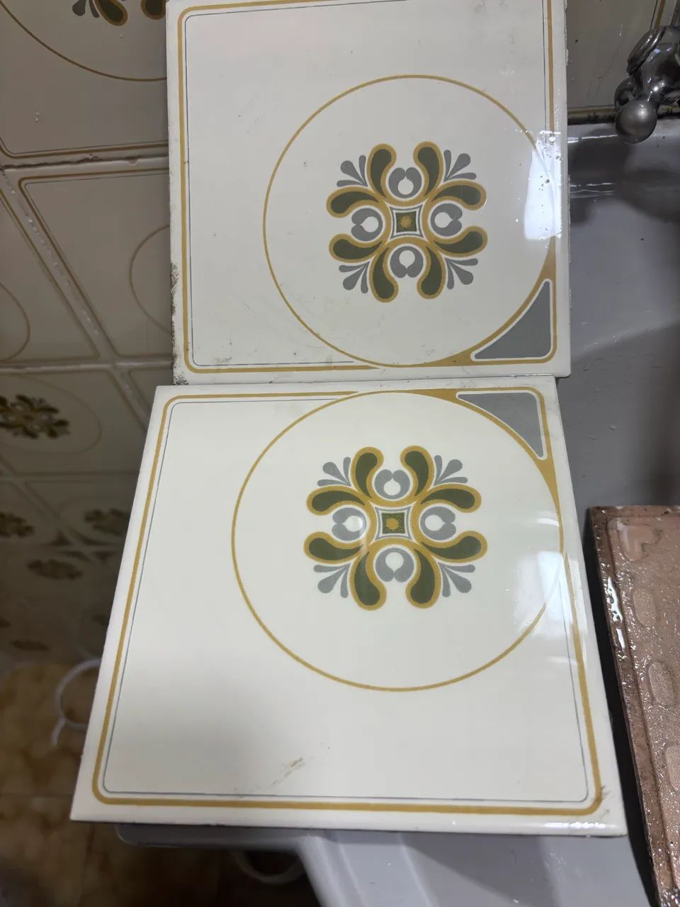 Old cladding. Tiles. I have several models. Multiple units.470056964415170561