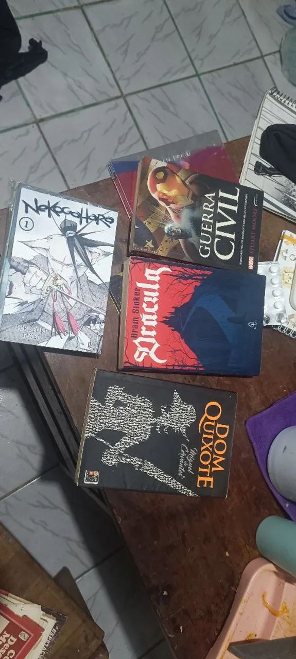 Livros e mangás 