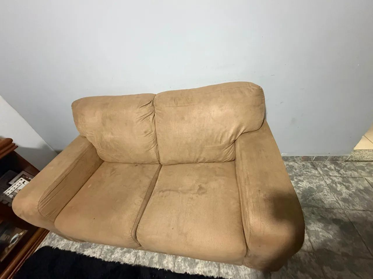 Sofá 2 lugares veludo/suede bege  - Foto 4