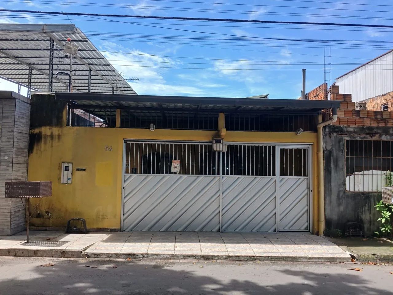 Bairro Armando Mendes - Casa com 2 pisos - 3 quartos, sendo 1 suíte 