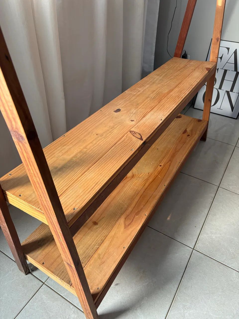 Arara de madeira de roupas - Foto 3
