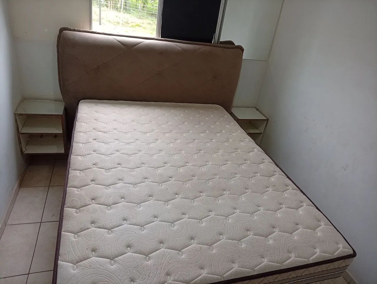 Pouco Usada - Cama Casal com Cabeceira
