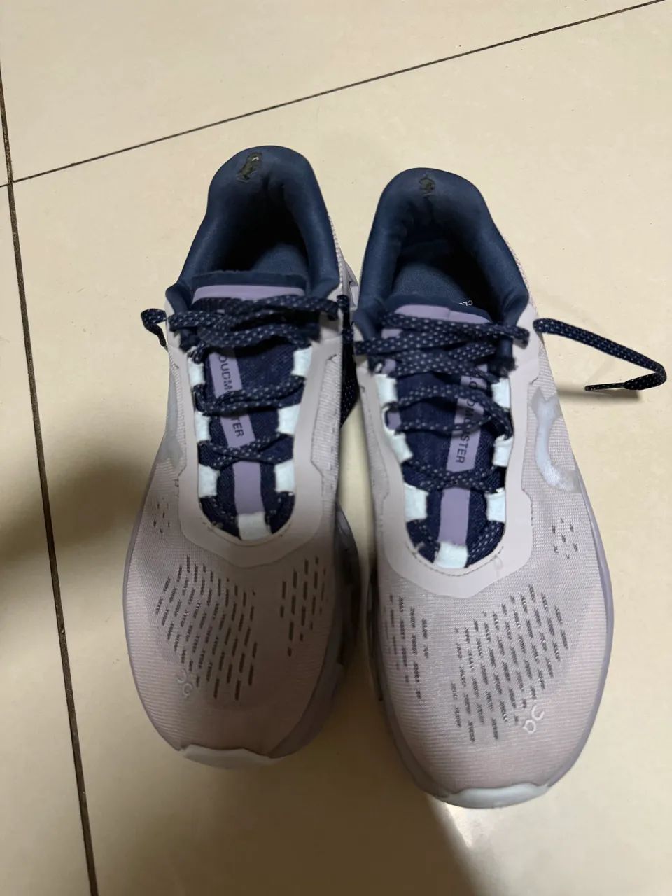 Tênis on cloudmonster pearl artic 39 original  - Foto 5