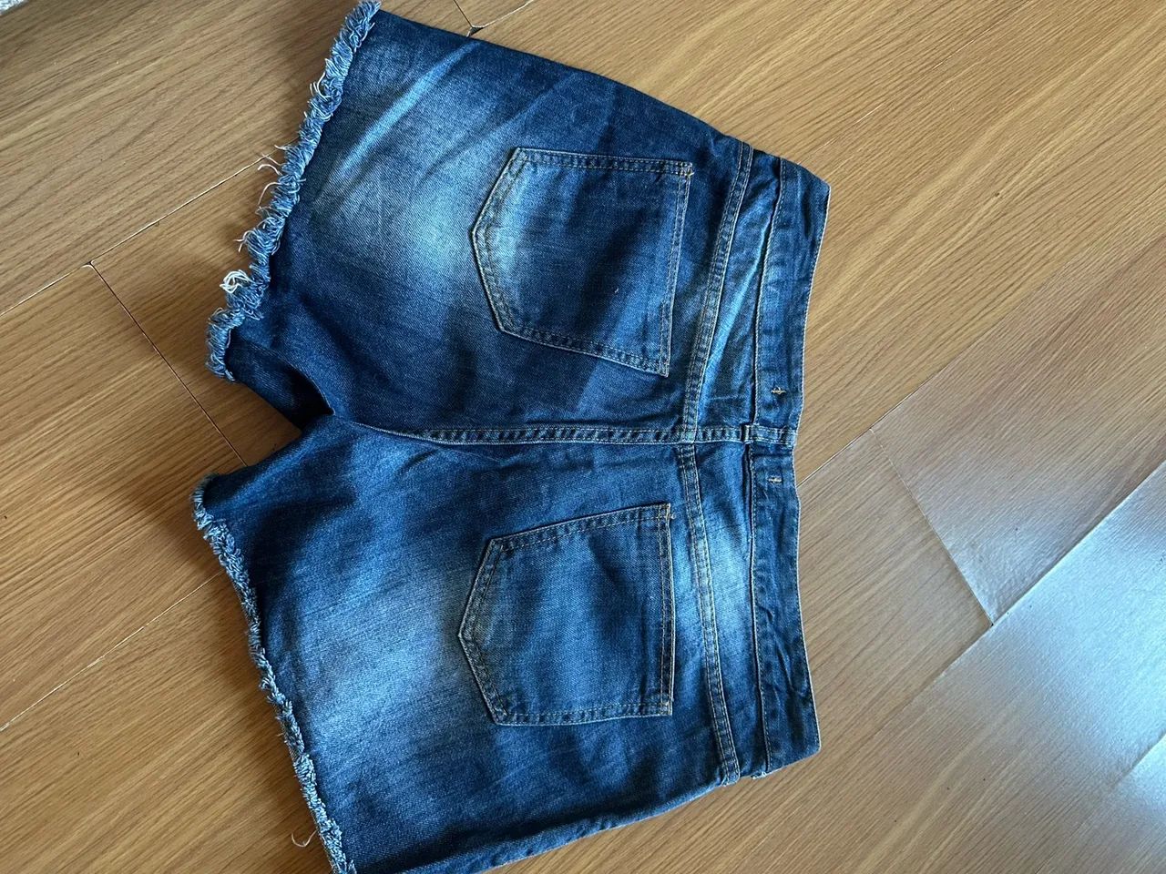 3 Shorts Jeans por 1 preço  - Foto 4