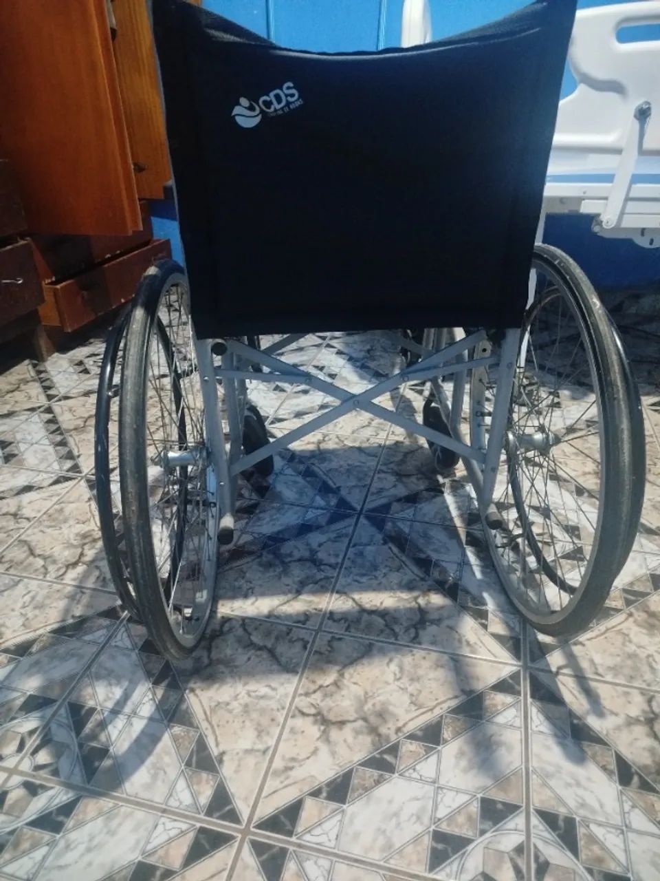 Cadeira de rodas semi nova  - Foto 3