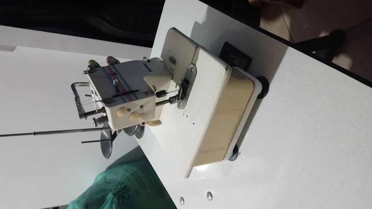 Máquina de costura Sansei com mesa - Foto 3