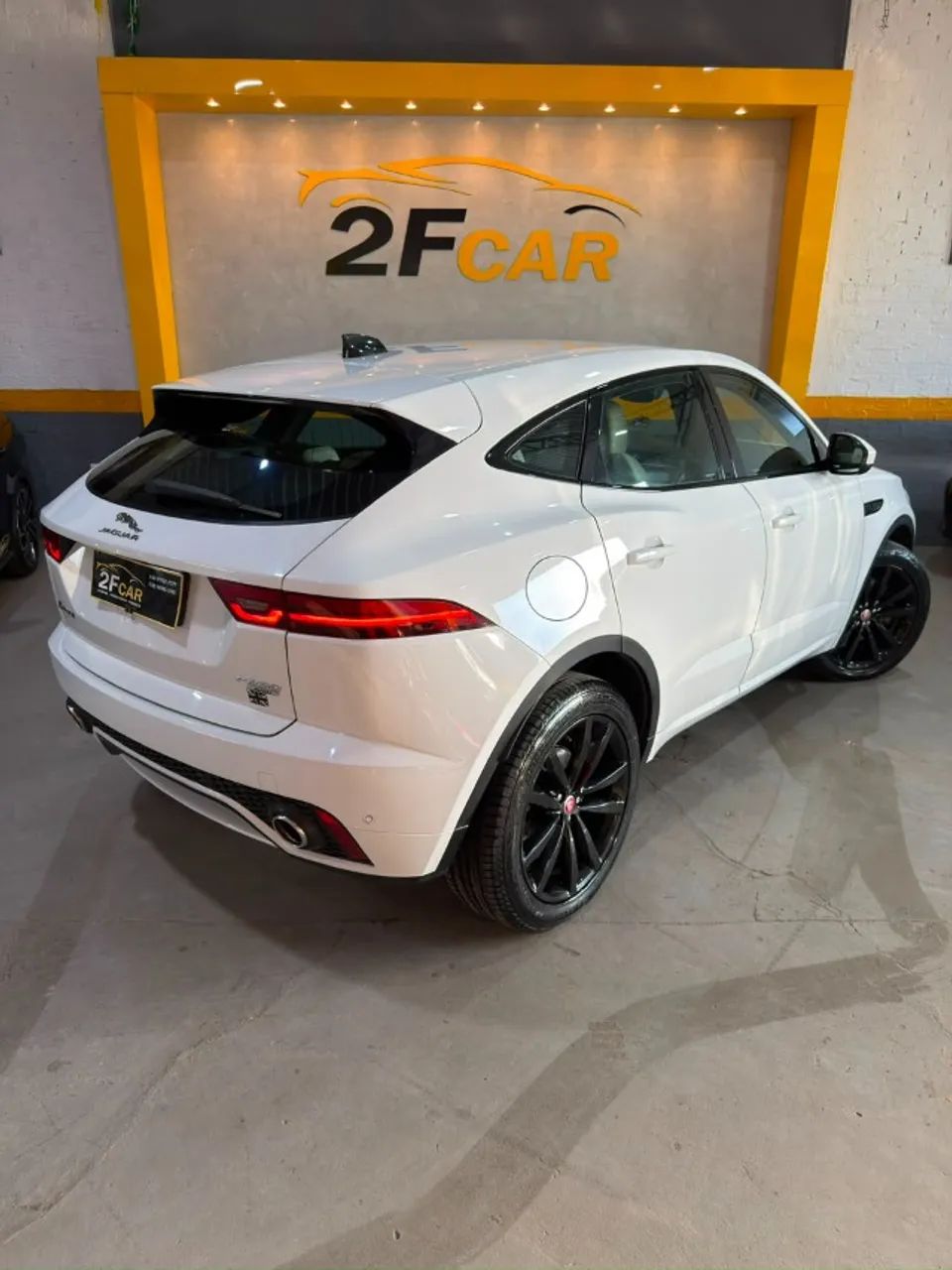 Jaguar E-Pace R-dynamic S 2.0 AWD 249cv Aut. 2020 - Foto 2