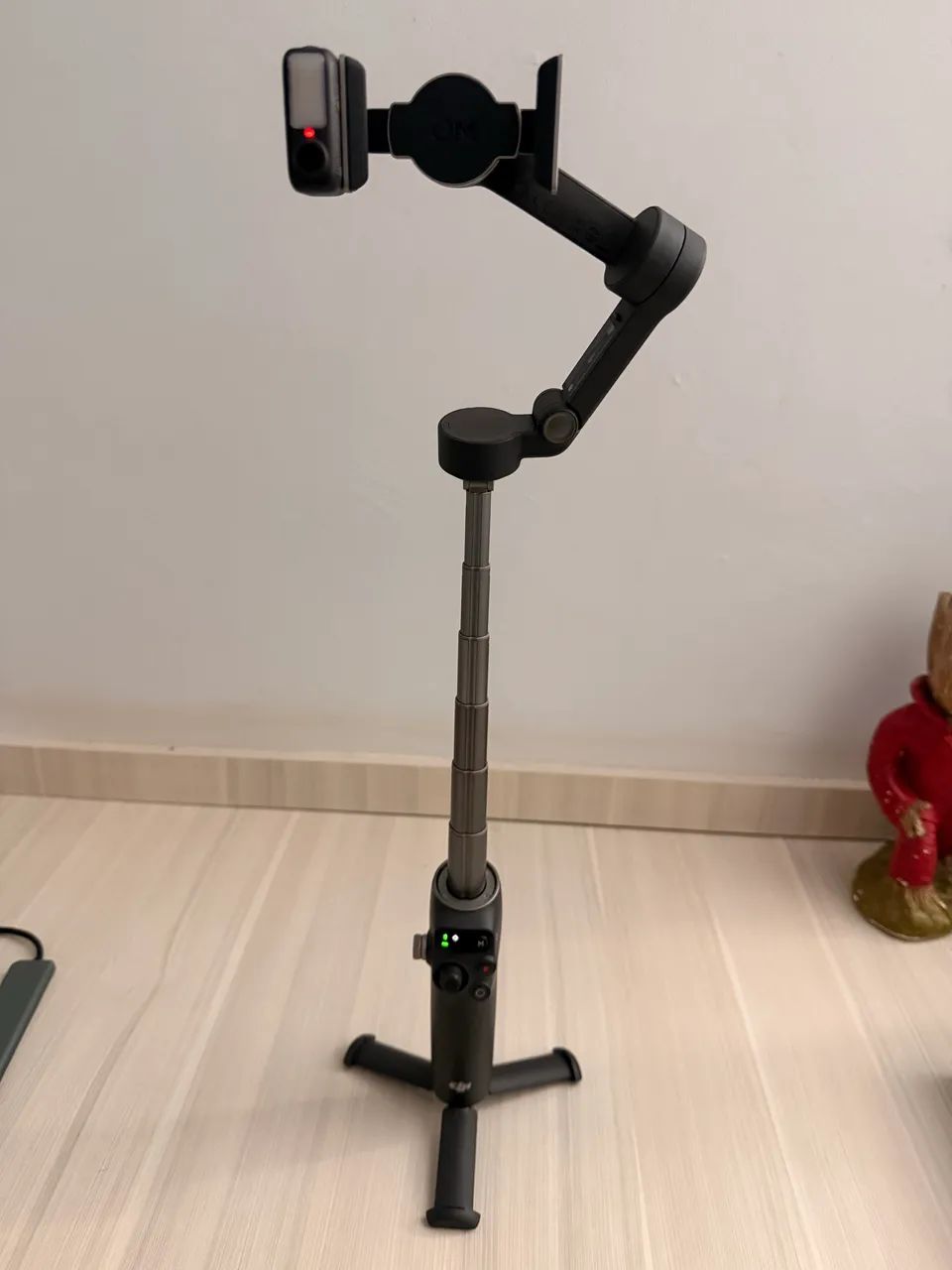 Suporte Celular Estabilizador Gimbal DJI Osmo Mobile 7  - Foto 4