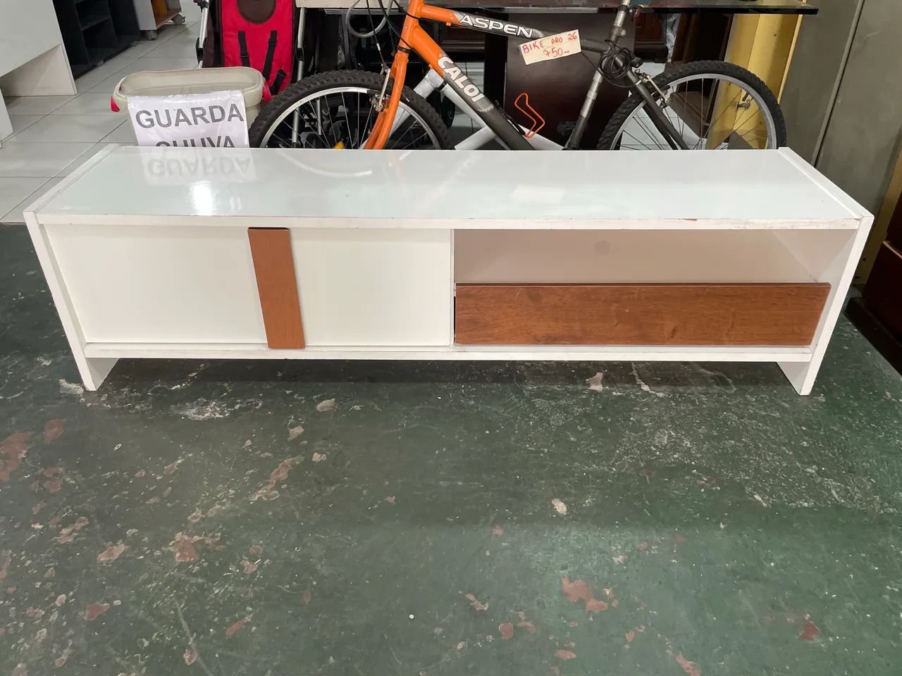 Rack para TV com 2 Portas e 1 Gaveta