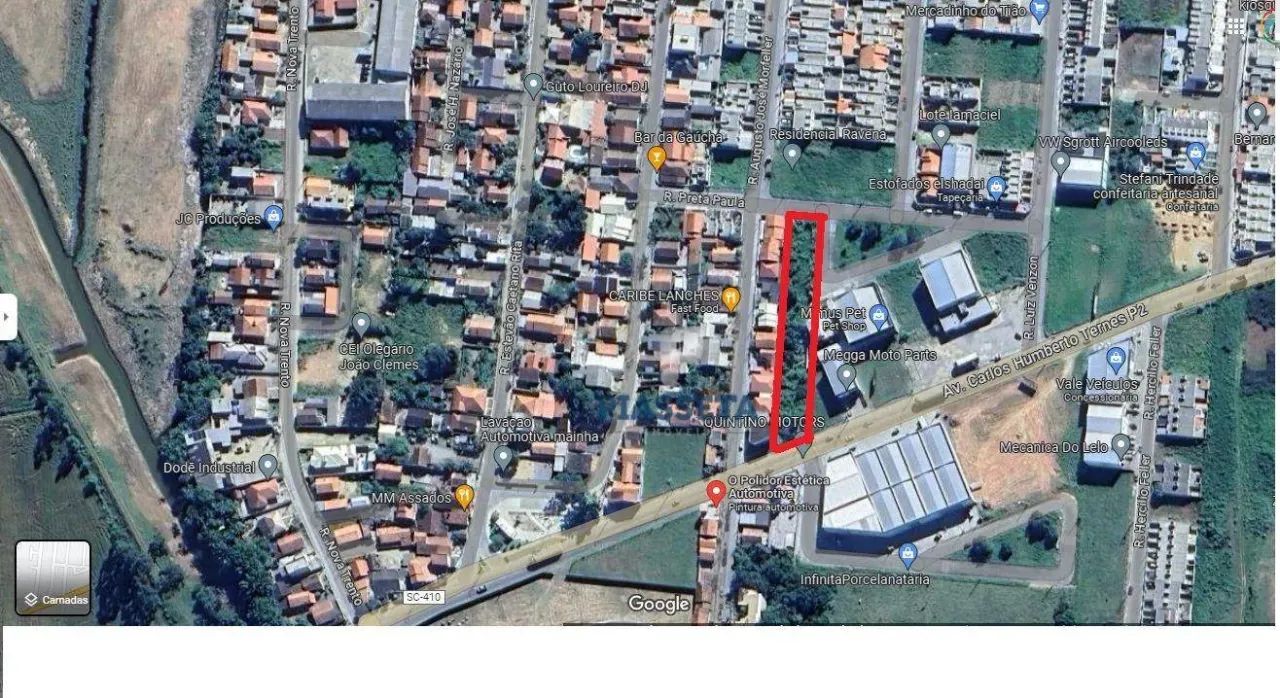 Terreno com 3 frentes e 1 esquina, sendo ideal para comércio ou indústria