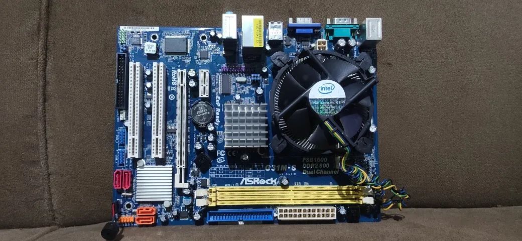 Kit Placa Mãe ASRock G31M-S + Processador Intel DualCore E5200 LGA775 DDR2