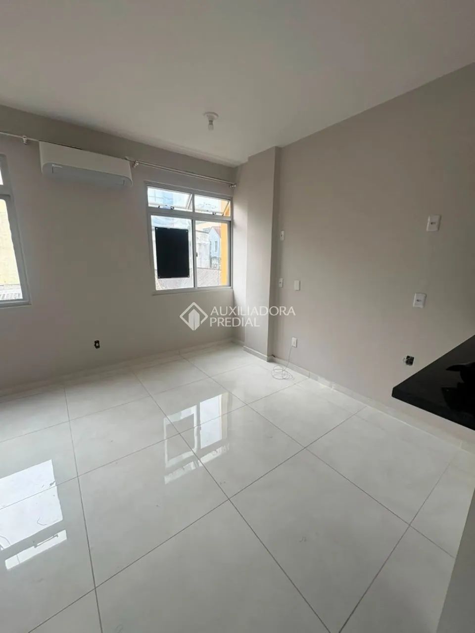 FINANCIÁVEL Conjunto no Centro de Floripa - Oportunidade de Investimento ou moradia! - Foto 4