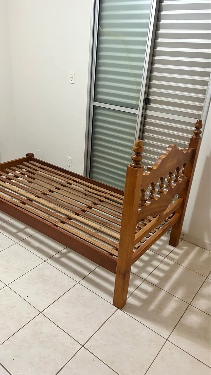 Cama de Solteiro em Madeira Maciça - Muito Resistente