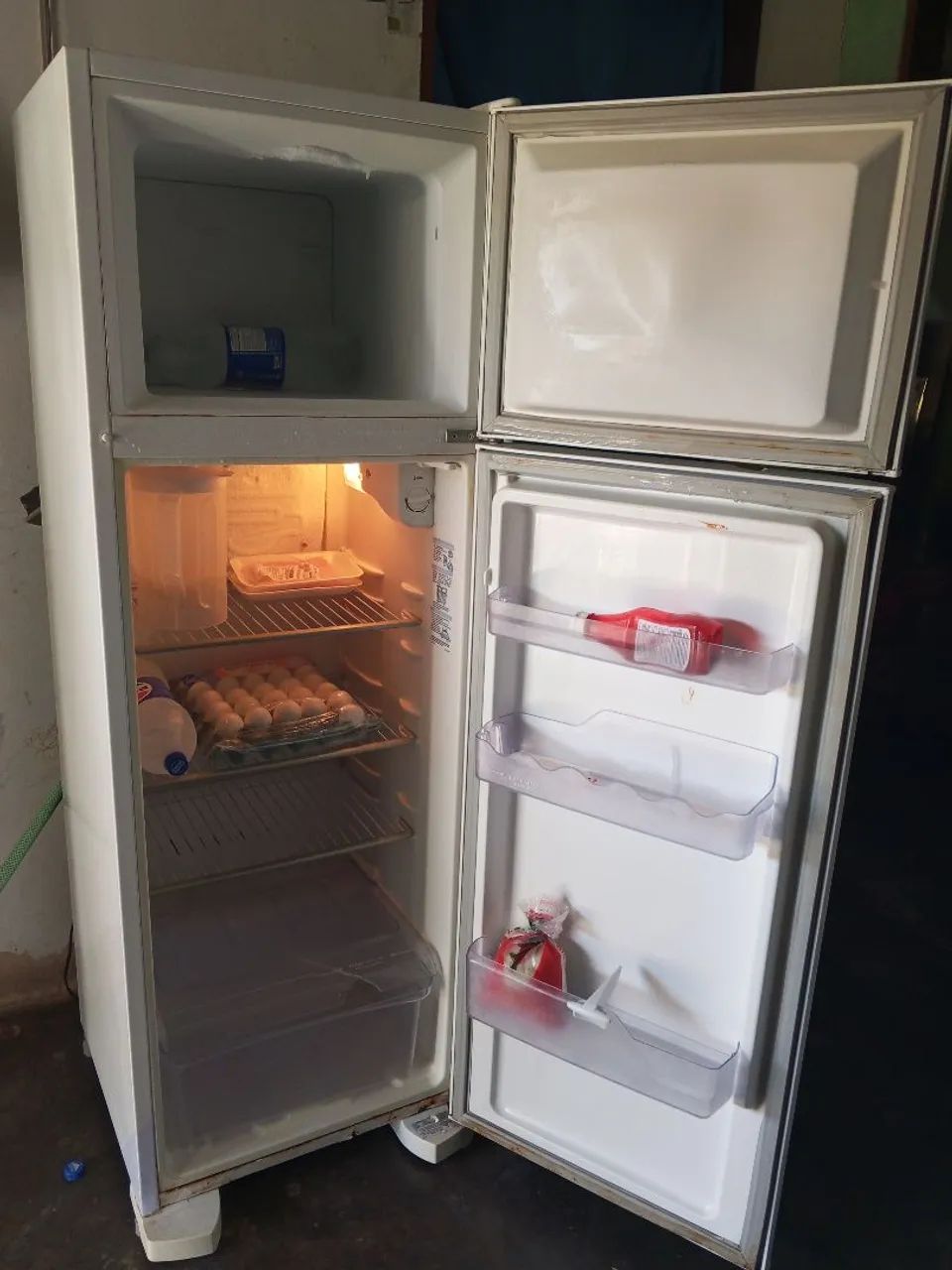 Vendo geladeira Electrolux Branco  - Foto 2