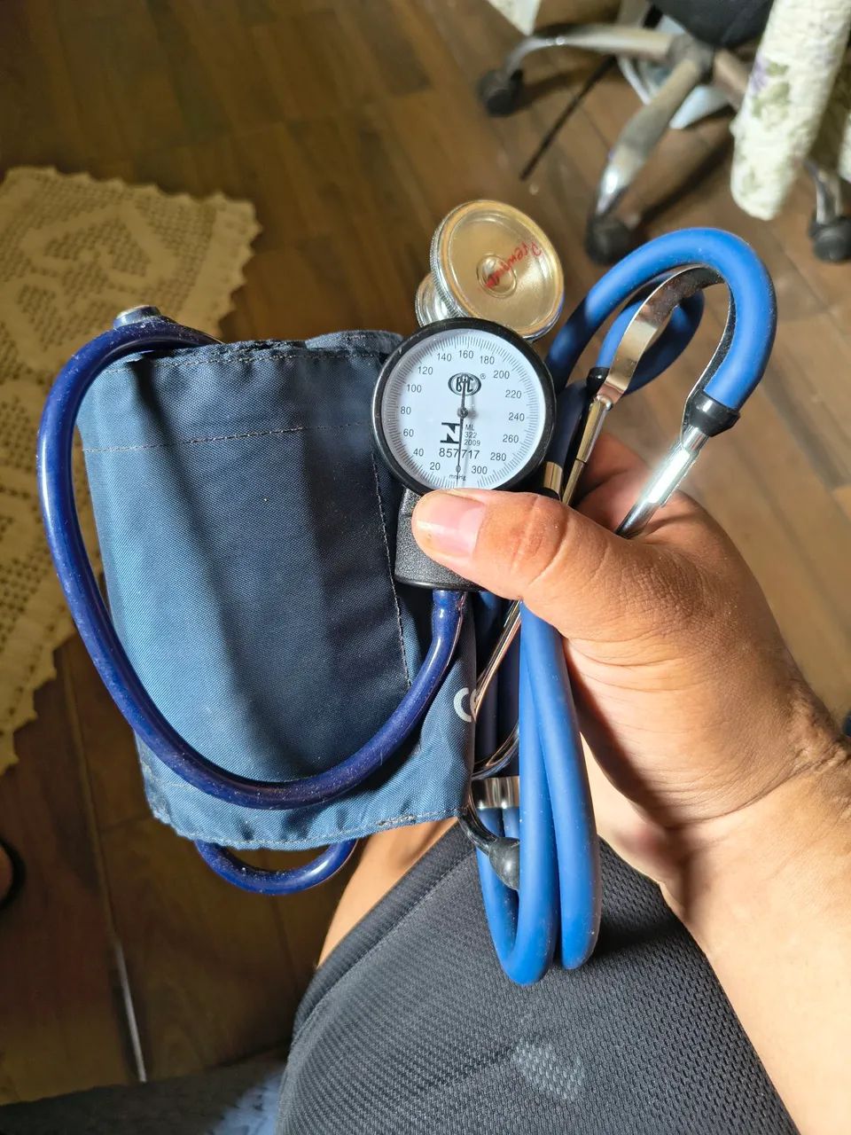Estetoscópio e esfigmomanômetro 