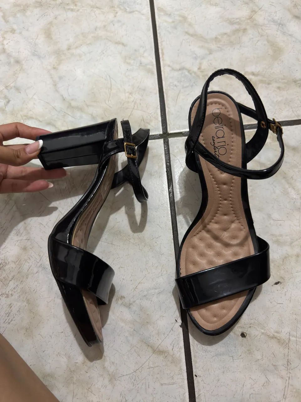 Sandália Preta com Verniz  - Foto 2