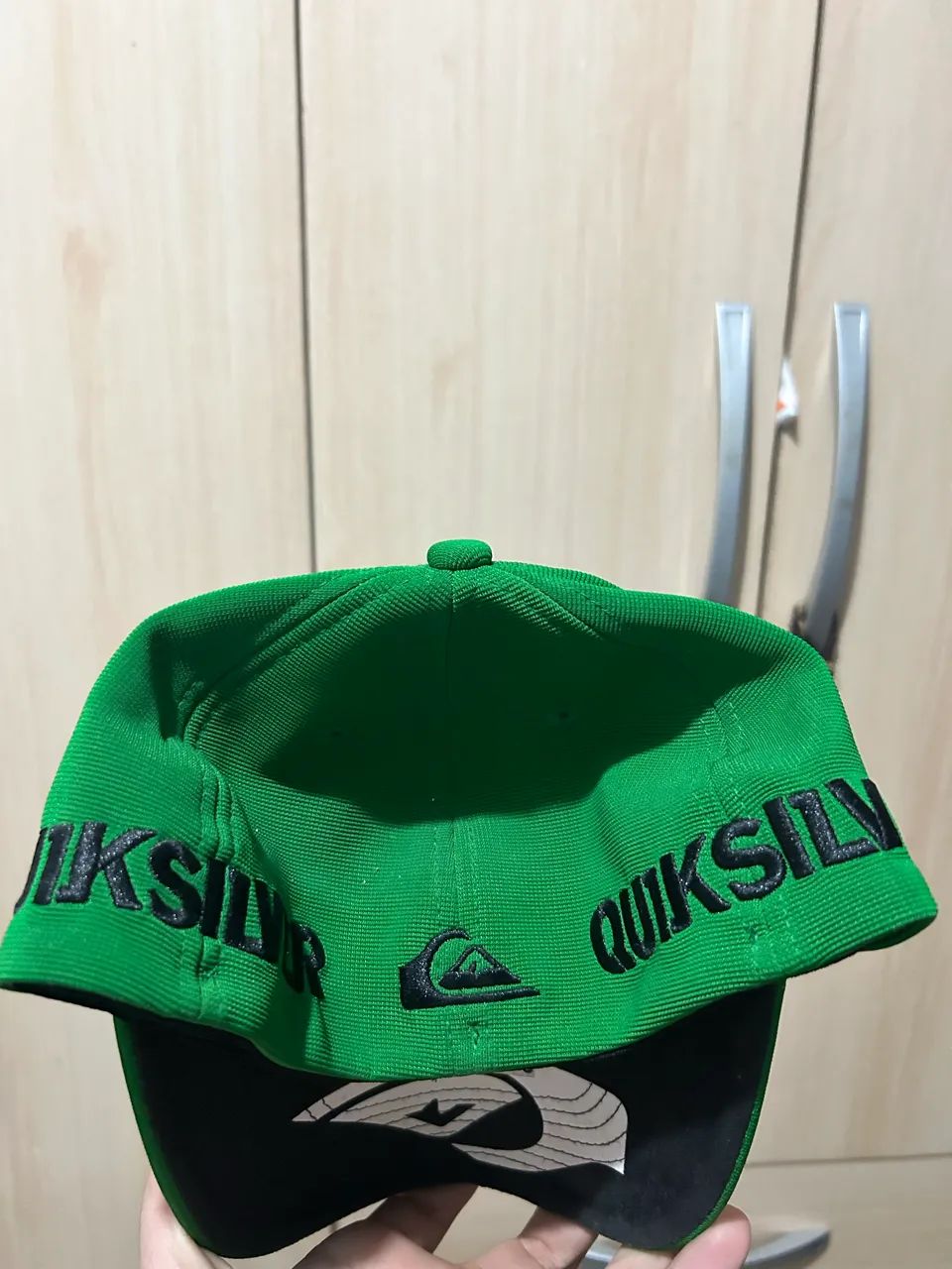 Boné Quiksilver letreiro 
