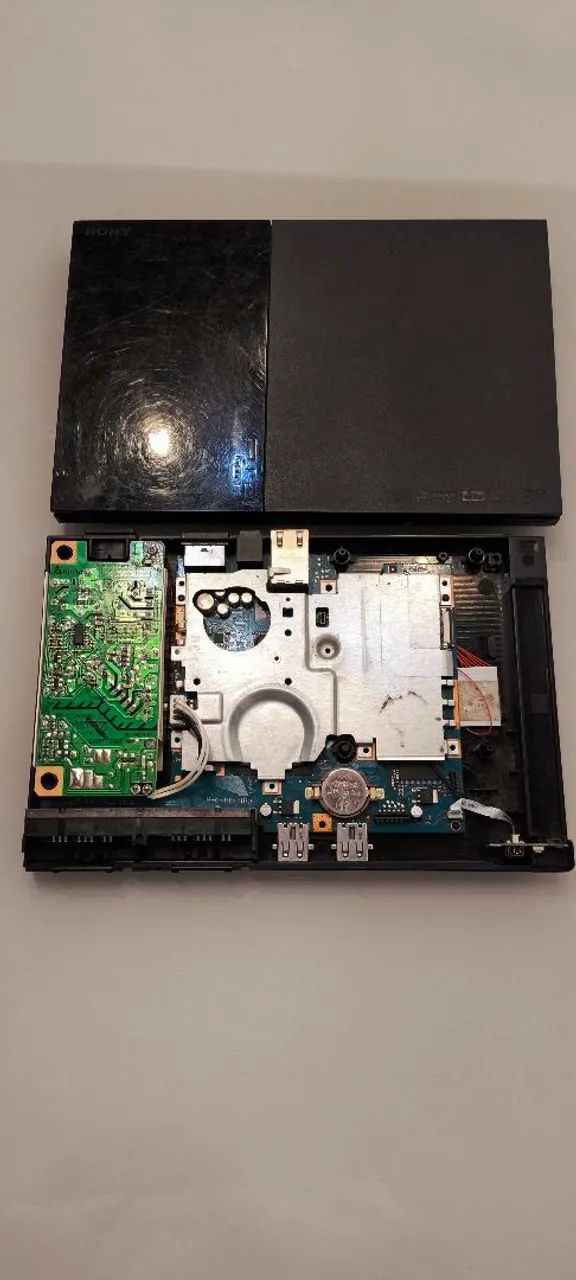 PS2 funcionando, mas sem cooler e sem leitor de discos.