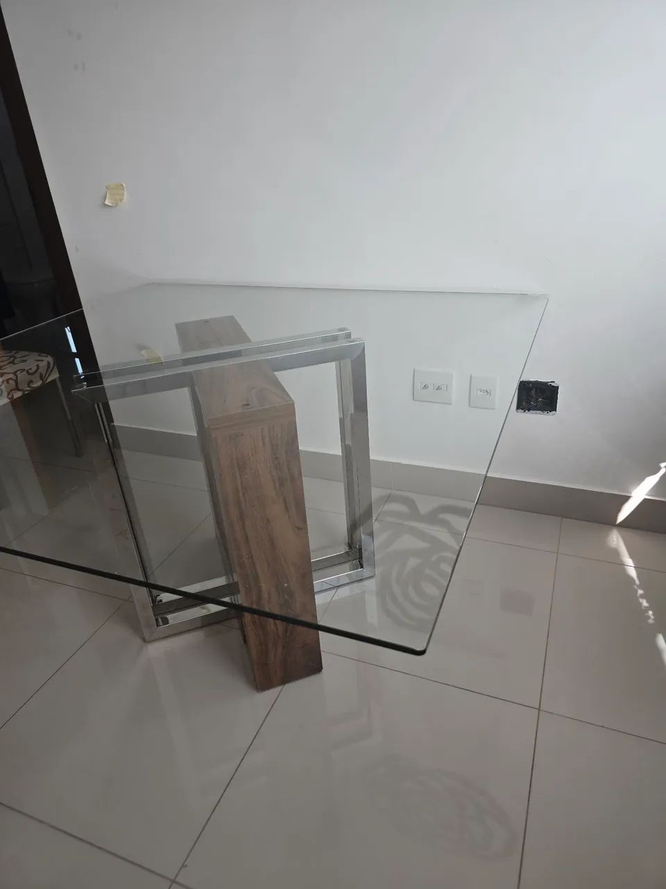 Mesa com tampo de vidro