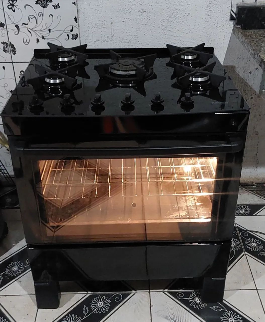 Moderno fogão Itatiaia top preto com mesa de vidro com tripla chama automático - Foto 6