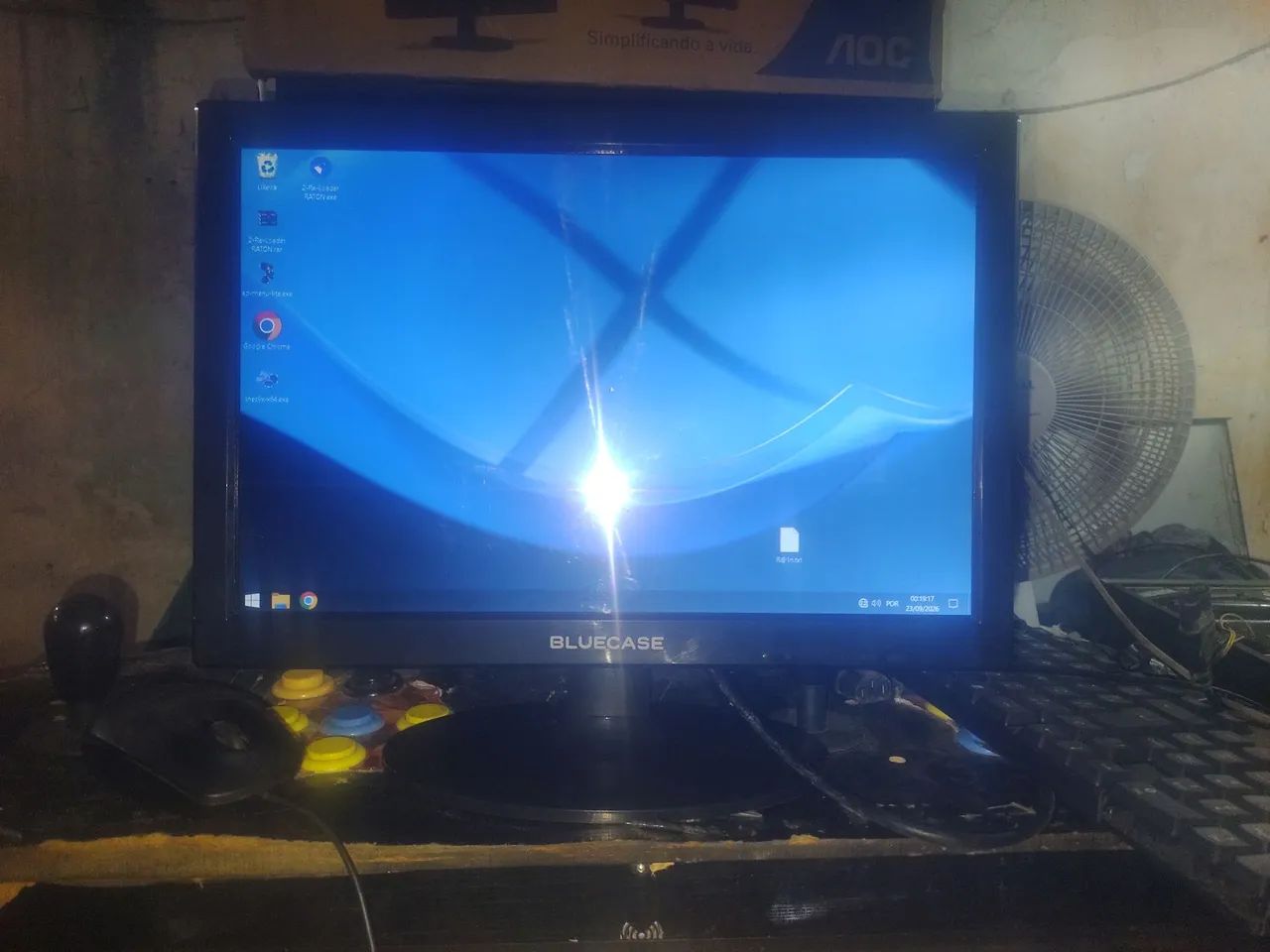 Monitor bluecase 15.4 polegadas está novo tenho a caixa dele aqui tirei só teste