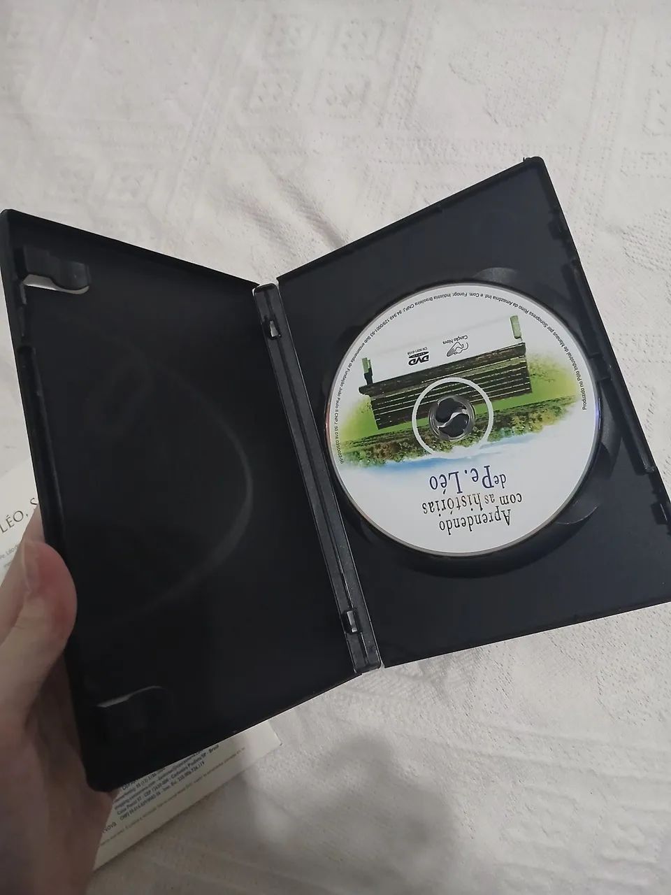 DVD - Aprendendo com as Histórias de Padre Léo - Foto 3