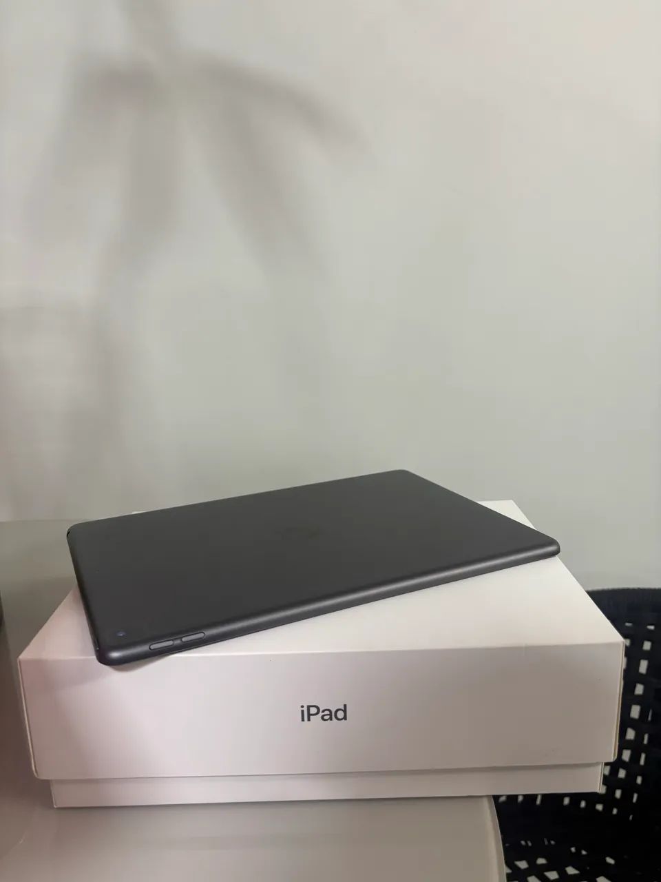 Ipad 7 geração 32gb seminovo com caixa, película e capa - Tablets