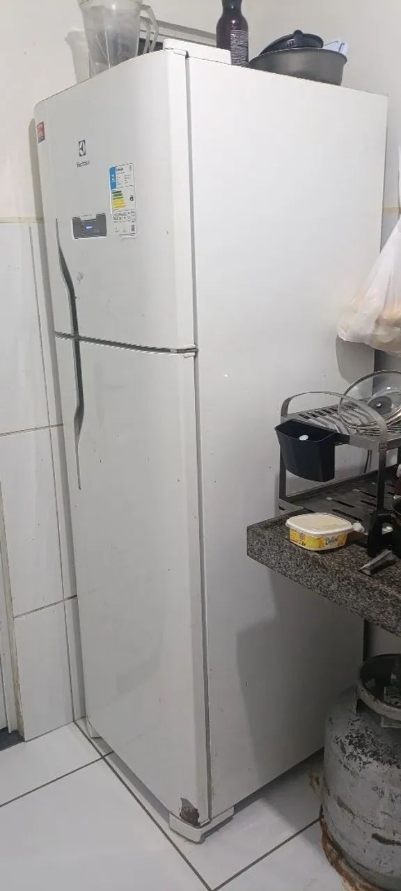 Geladeira 280L Eletrolux 