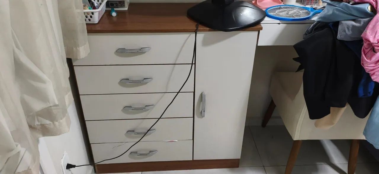 Cômoda 5 gavetas uma porta 