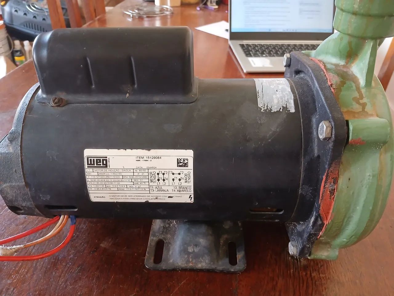 Vendo 01 bomba d'água FAMAC seminova  de 2cv de potência,  bifase. - Foto 2